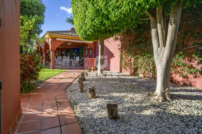 Foto 5a22cf7d-df22-47fd-82cf-ae102dff5158. Chalet with heating parking pool in Seghers Estepona