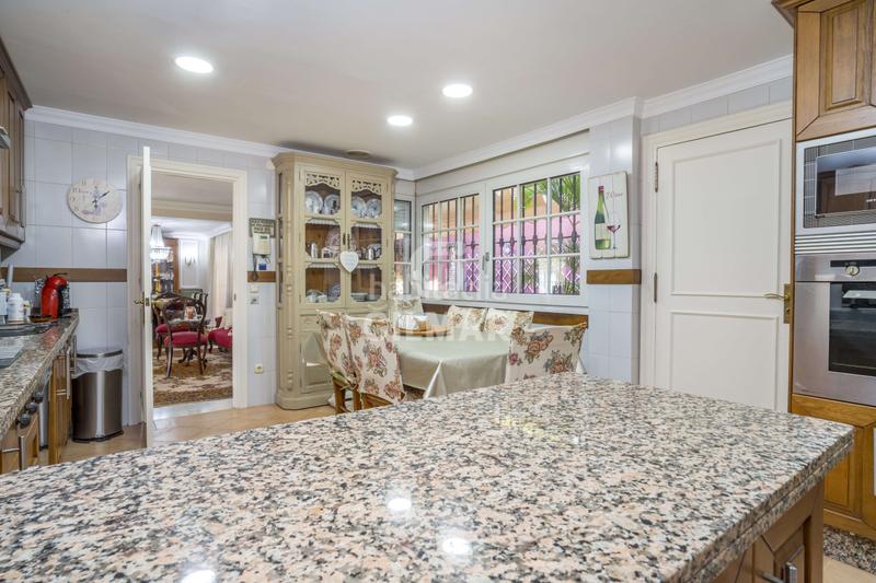 Foto a4c56a06-0057-420b-916d-519d1f048860. Chalet with heating parking pool in Seghers Estepona