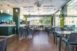 Local commercial à Huerta Nueva. Oportunidad única para tu negocio en estepona!este moderno y esp