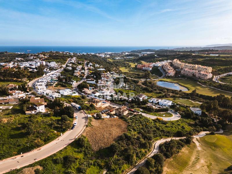 Foto c27175f0-5b0b-41c6-87ef-cf36d2df3913. Residential plot in Valle Romano Golf Estepona
