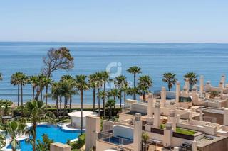 Dúplex a Sierra de Estepona - Avda. de Andalucía. En lo más alto de la prestigiosa urbanización bahía de la plata,