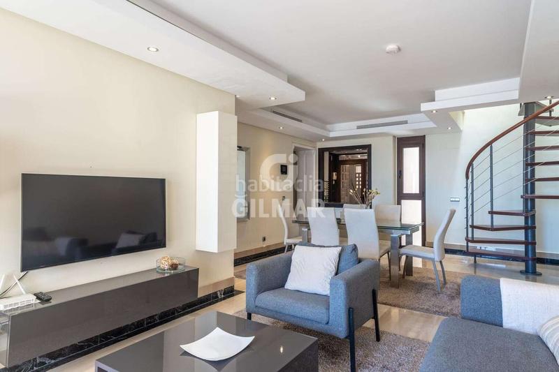 Foto fa88399f-fe00-4bad-9c98-3c98f7dfb4e1. Zweistöckige wohnung mit heizung pool in sierra de Estepona - avda. de andalucía Estepona