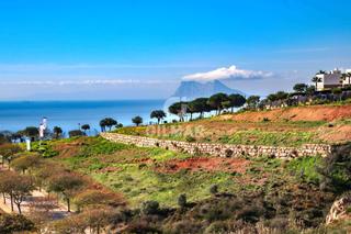 Terreno residenziale in Chullera. Solar urbano en bahía de las rocas de 962 m con vistas increíble