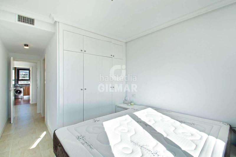 Foto 4b463208-cd72-4ebd-bd94-57aa7d1bd52c. Penthouse with heating parking pool in La Concha - Resina Golf Estepona