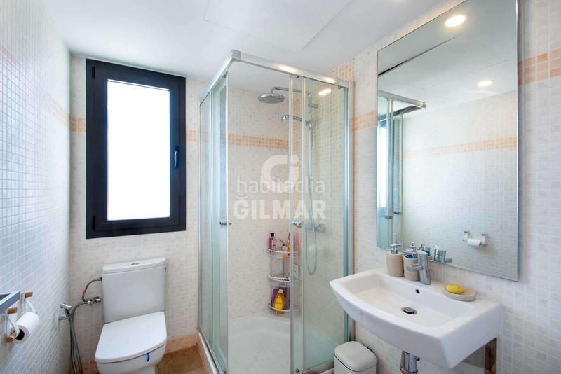 Foto 877f4d7d-e3d9-40ae-9c8b-185761afef4d. Penthouse with heating parking pool in La Concha - Resina Golf Estepona