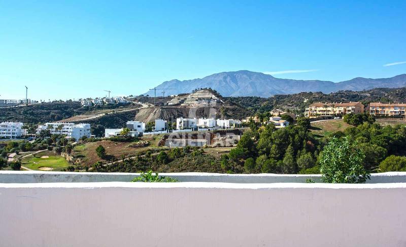 Foto e18b5141-1770-4837-bca3-b19591d8ce33. Penthouse with heating parking pool in La Concha - Resina Golf Estepona