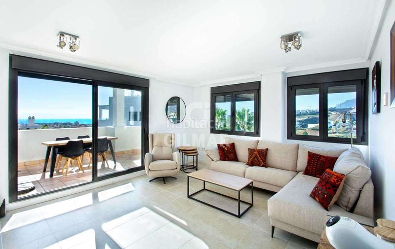 Foto f20fa916-63d5-4dd4-b24a-40ef4c5ecab9. Penthouse with heating parking pool in La Concha - Resina Golf Estepona