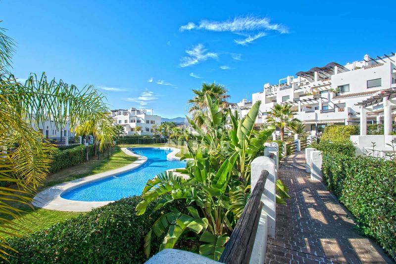 Foto fd1ea16b-14a8-4f00-bf64-6526cdb1374c. Penthouse with heating parking pool in La Concha - Resina Golf Estepona