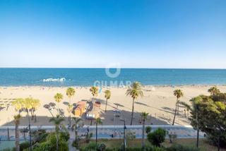 Appartement à Puerto de Estepona. Ubicada en el prestigioso paseo marítimo de estepona, esta elega