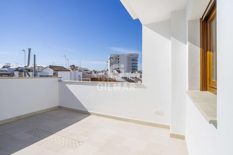 Foto 00cbc22d-5768-4554-9368-63db09237022. Casa adossada amb calefacció aparcament a Centro Estepona
