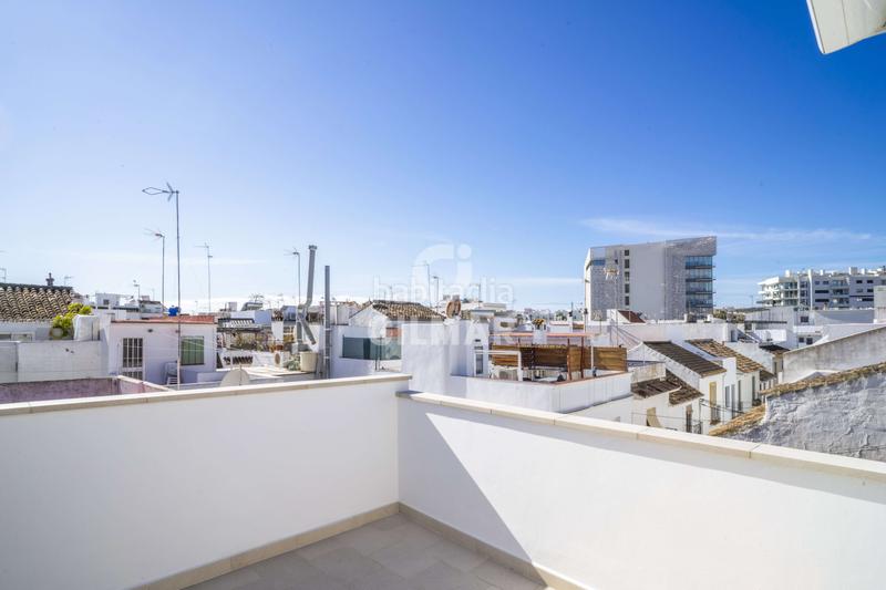 Foto 1ac051c4-9dc6-4b29-8d0b-54eab122bddc. Casa adossada amb calefacció aparcament a Centro Estepona