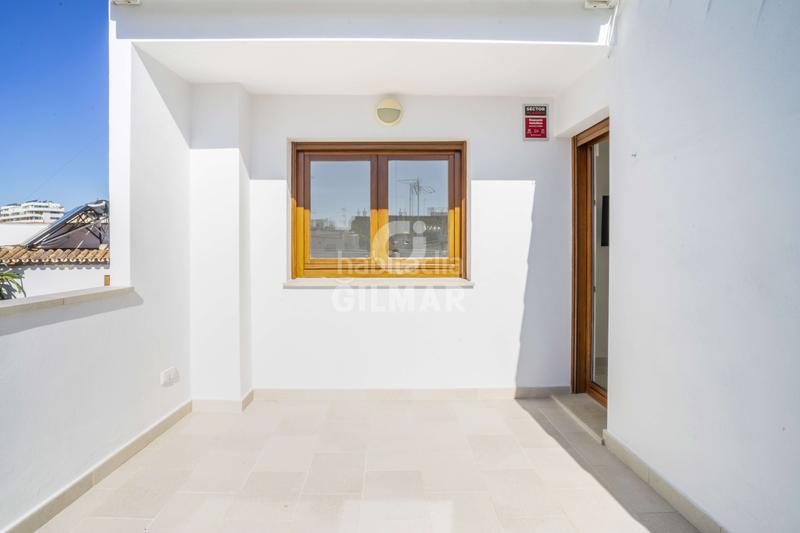 Foto a037be66-f117-4d4f-bd5f-e36fab59d802. Casa adossada amb calefacció aparcament a Centro Estepona