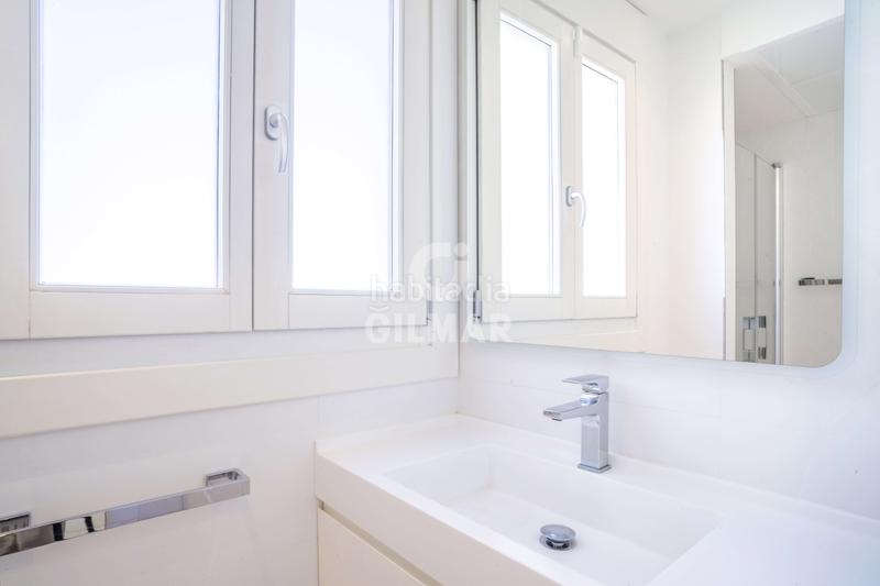 Foto df20cc5f-25d4-4e58-9c20-95ef11909e40. Casa adossada amb calefacció aparcament a Centro Estepona