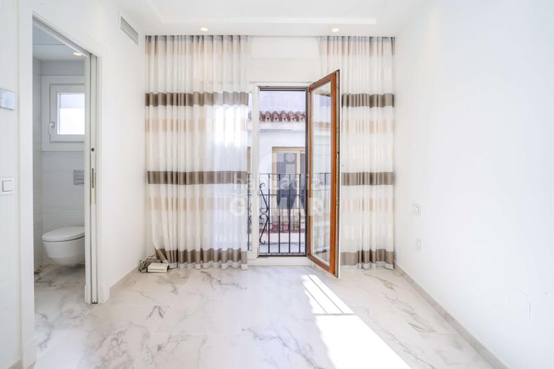 Foto fbf765b2-8a9b-449f-acdb-94934aa7ab3c. Casa adossada amb calefacció aparcament a Centro Estepona