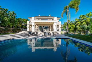 Xalet a Los Flamingos. Exquisita villa en venta en los flamingos  una joya en la nueva