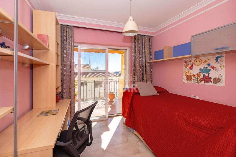 Foto 0b6863d6-6e7a-4e76-85b6-d9ba0882b10b. Casa aparellada amb calefacció a Zona Calvario Estepona