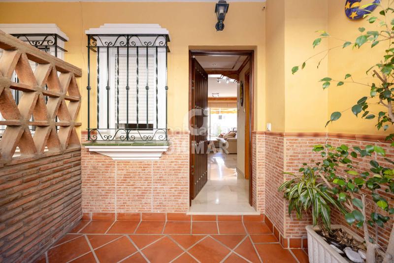 Foto 43e1a4a6-dc3f-4482-bc38-df4b4020bb44. Casa aparellada amb calefacció a Zona Calvario Estepona