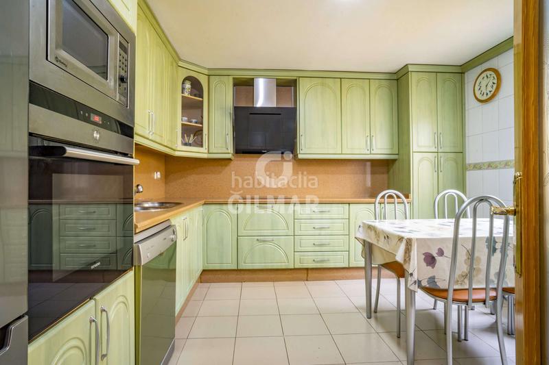 Foto 545bf3d5-c13c-4f0a-9787-6262dd734587. Casa aparellada amb calefacció a Zona Calvario Estepona