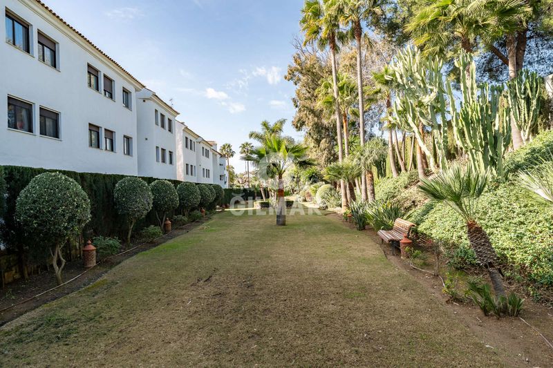 Foto 19e6b4e1-2298-4c12-8fb9-e25eb39833e0. Apartament amb calefacció aparcament piscina a Villacana - Costalita - Saladillo Estepona