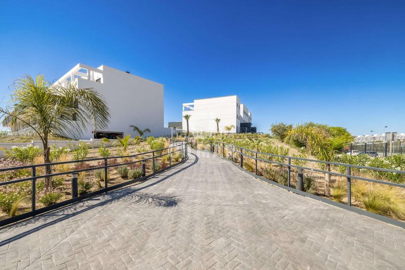 Foto f32bd991-e9b9-487e-9bd6-a25d88a3b1c0. Àtic amb calefacció aparcament piscina a Guadalobón Estepona