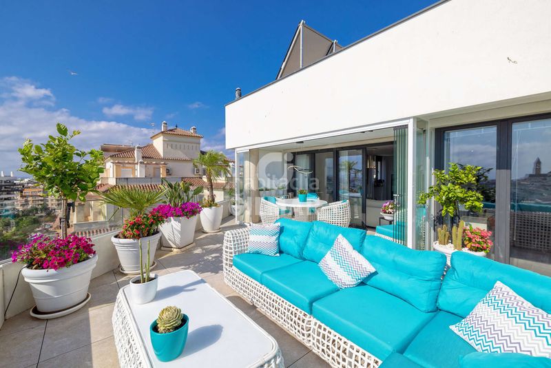 Foto 05abc130-ad96-4c0a-9d8e-1534dfad9df5. Àtic amb calefacció aparcament piscina a Parque Central Estepona