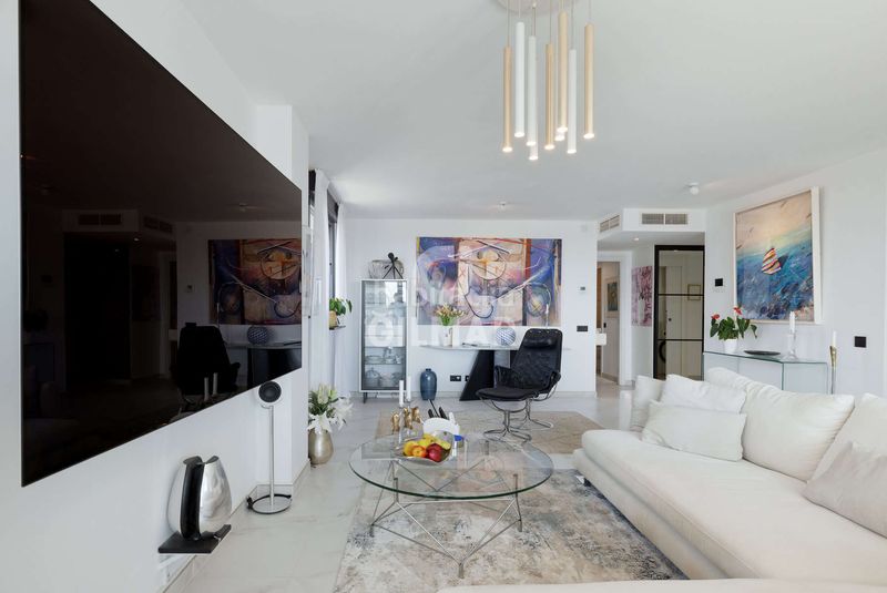 Foto 2c713d41-7bd0-4e5f-b8c6-cf4d476a39f9. Àtic amb calefacció aparcament piscina a Parque Central Estepona