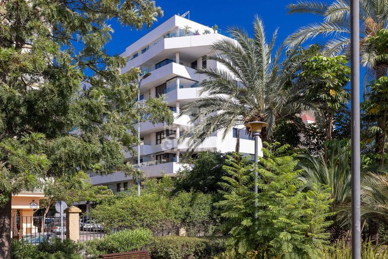 Foto 3029a25b-9693-4a45-81c8-e827191a51bd. Àtic amb calefacció aparcament piscina a Parque Central Estepona