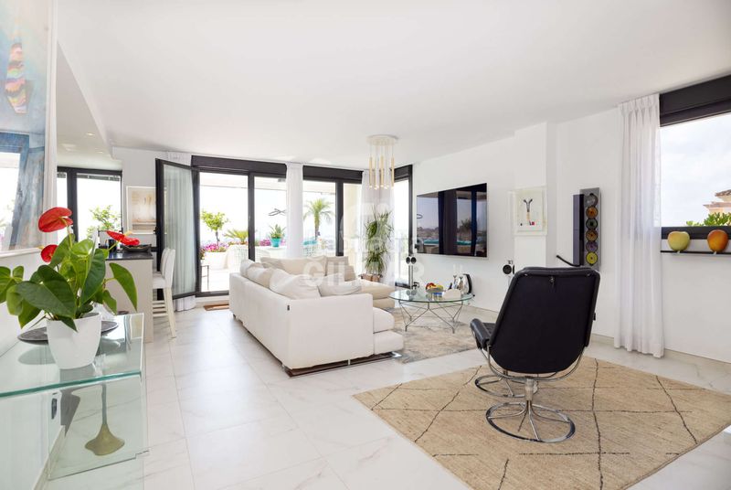 Foto 78809cbf-ed6e-4ba7-98d8-205b95cfa565. Àtic amb calefacció aparcament piscina a Parque Central Estepona