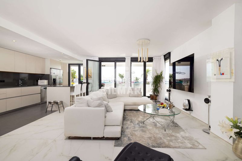 Foto 8e954d3d-889a-4f91-8544-02d8155bac74. Àtic amb calefacció aparcament piscina a Parque Central Estepona