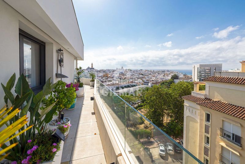 Foto b6bdf75b-28d9-4b96-a987-08571811e87d. Àtic amb calefacció aparcament piscina a Parque Central Estepona