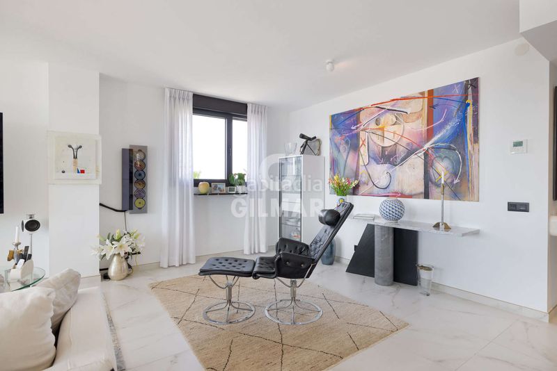 Foto badd1122-6bec-4698-89e6-61923518a1d2. Àtic amb calefacció aparcament piscina a Parque Central Estepona