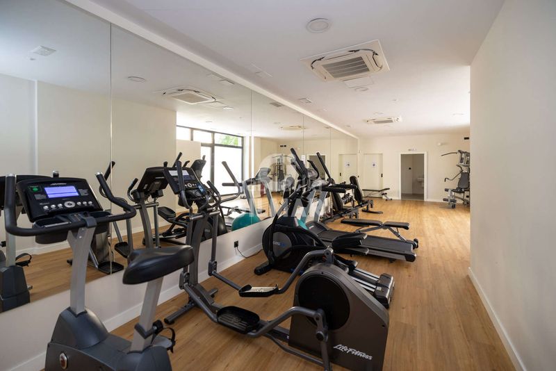 Foto c00a7c5d-9524-4230-aff0-cee93e8e6bba. Àtic amb calefacció aparcament piscina a Parque Central Estepona