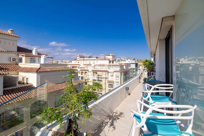 Foto c08786f8-9cf7-4e11-9df6-f6f528d2d25d. Àtic amb calefacció aparcament piscina a Parque Central Estepona