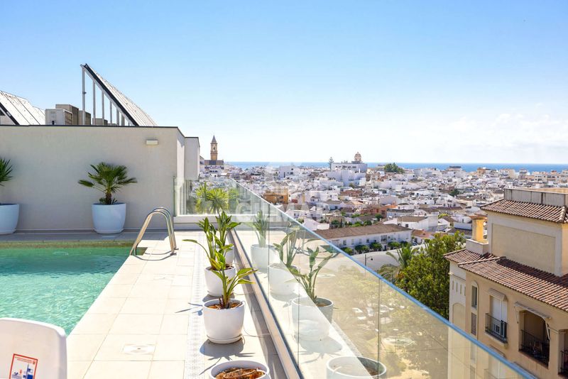 Foto c94dc2b9-5e5f-440a-9b14-df8aea2431f2. Àtic amb calefacció aparcament piscina a Parque Central Estepona