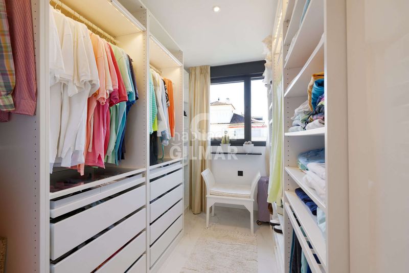 Foto de552519-5c63-4756-b73a-af46410db306. Àtic amb calefacció aparcament piscina a Parque Central Estepona