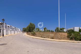 Terreno residenziale in Chullera. Solar urbano en bahía de las rocas de 1.456 m2.parcela en esquin