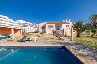 Chalet in Huerta Nueva. Espacio, privacidad y vistas al mar en una ubicación privilegiad