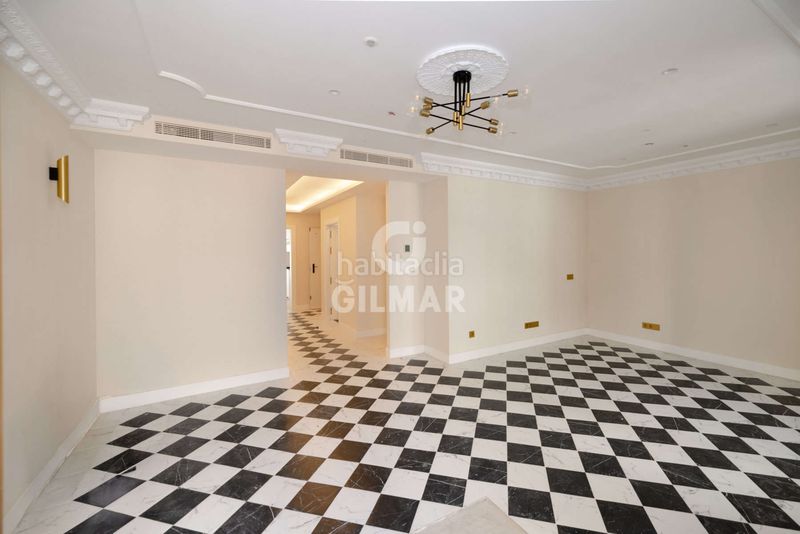 Foto e03b556c-42f5-458f-b0d9-d5d5bf852c51. Edificio in Centro Estepona