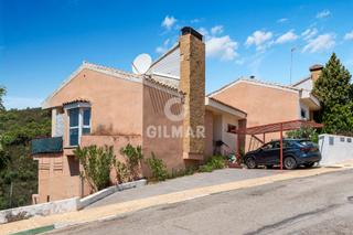 Casa adossada a Altos de Estepona. Adosada con encanto en jardines de lomas alta, forest hills  est