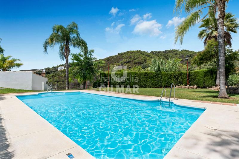 Foto 1559bfc5-e9a0-4e67-ac50-a891f5af99ef. Casa a schiera con riscaldamento piscina in altos de Estepona Estepona