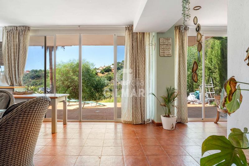 Foto f8aa50ae-c1fe-4c86-98cc-a97e6e0350d2. Casa a schiera con riscaldamento piscina in altos de Estepona Estepona