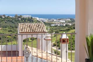 Reihenhaus in Valle Romano Golf. Excelente inversión en primera línea de golfeste chalet adosado
