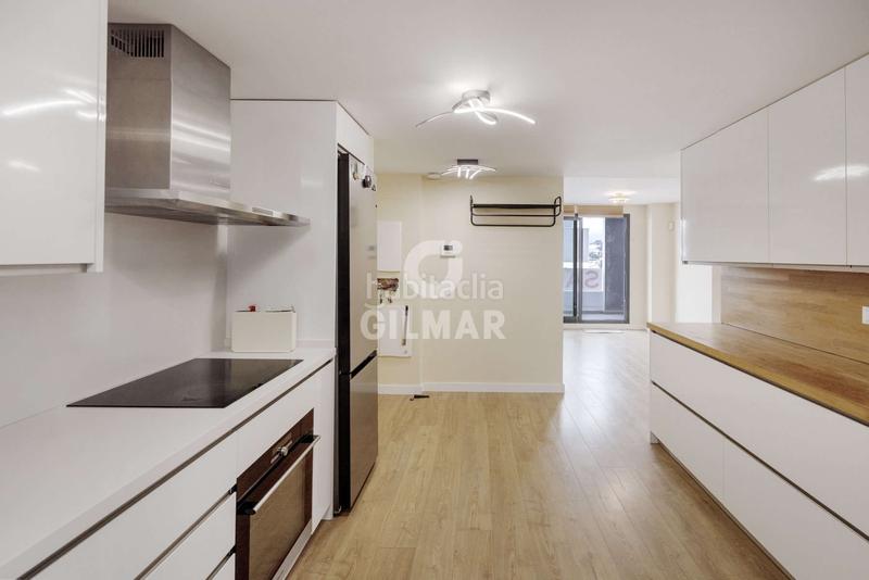 Foto 09a49f2a-5792-4f7b-8a66-25ce5e4d61e6. Duplex avec chauffage parking dans Parque Central Estepona