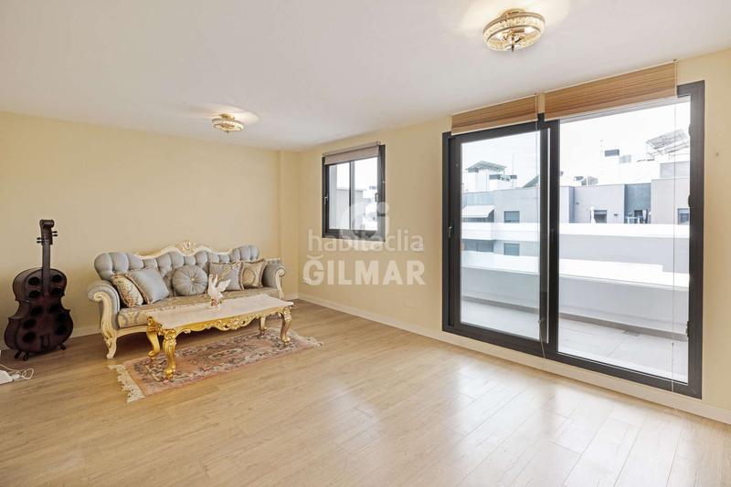 Foto 9a8e7898-7c7e-40f8-ace0-ea2cd8e36d42. Duplex avec chauffage parking dans Parque Central Estepona