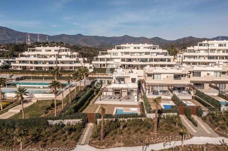 Foto 89d734ac-098a-4e8e-9366-18a4b6451c54. Chalet mit heizung parking pool in El Velerín Estepona