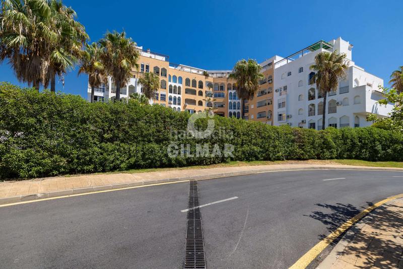 Foto fcbba208-b46b-4ea9-96af-adf6e6d76b63. Appartamento con riscaldamento piscina in puerto de Estepona Estepona