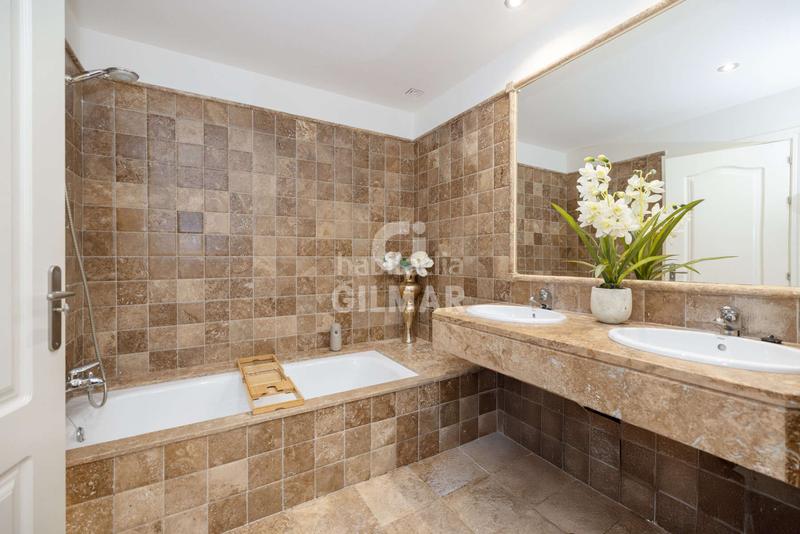 Foto e90be587-529e-4f38-9eb2-780ba8d11b2d. Appartamento con riscaldamento parcheggio in Benatalaya Estepona