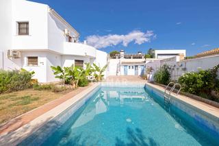 Chalet à Guadalobón. Exclusiva villa en urbanización emblemática de estepona oestea s