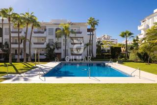 Apartament a La Concha - Resina Golf. Apartamento de 117 m con 3 dormitorios y 43 m de terrazas en ven