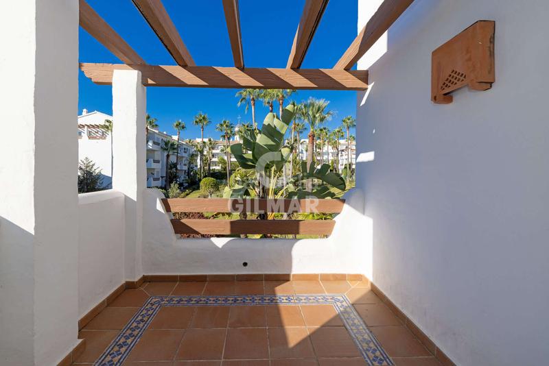 Foto 02236234-9ec9-4449-a98a-e45049578443. Apartament amb calefacció aparcament piscina a La Concha - Resina Golf Estepona